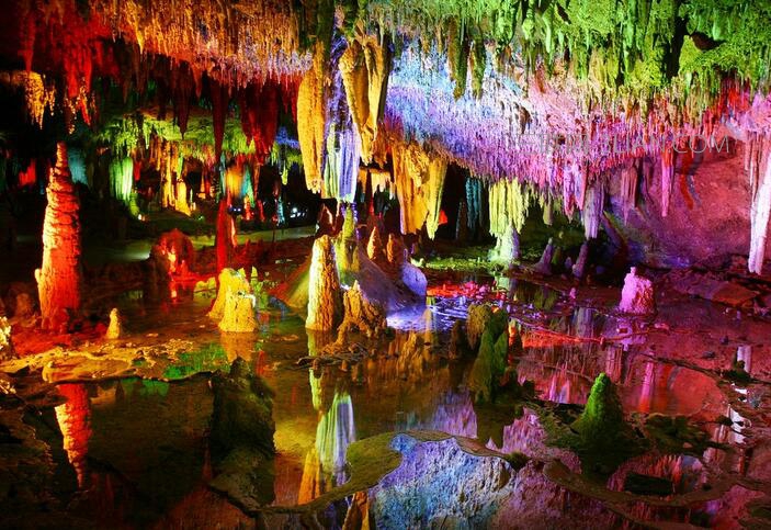 长沙、张家界、黄龙洞、凤凰古城、天门山、酉水画廊、芙蓉镇、魅力湘西6日游